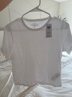 Abercrombie & Fitch White Short Sleeve Crew Tee